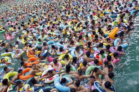 Crowded-Swimming-Pools-0[10]