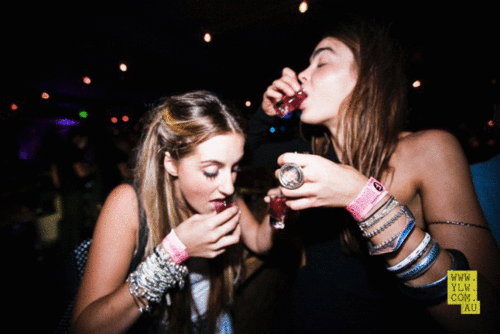 19 Things Only Malaysian Girls Who Go Clubbing Will Understand - World Of Buzz
