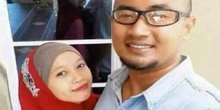 Creepy Muslim Couple'S Selfie Show Reflection Looking In A Different Direction - World Of Buzz 1