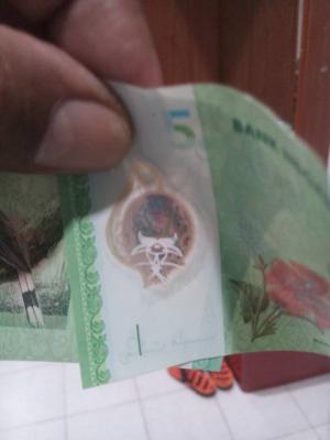 This Guy Found That Putting Two Rm5 Notes Will Create A Sign Of The Devil - World Of Buzz 3