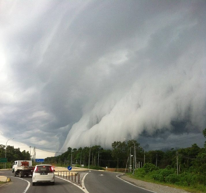Malaysians Shocked to See Hurricane-looking Clouds Overhead - World Of Buzz 4