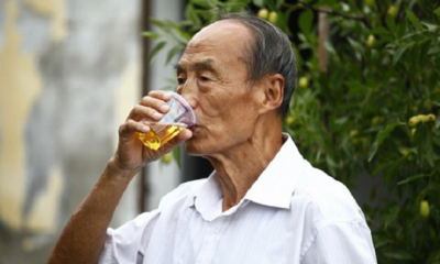 Old Man Has Drank His Own Urine For 23 Years For Health Benefits - World Of Buzz 11