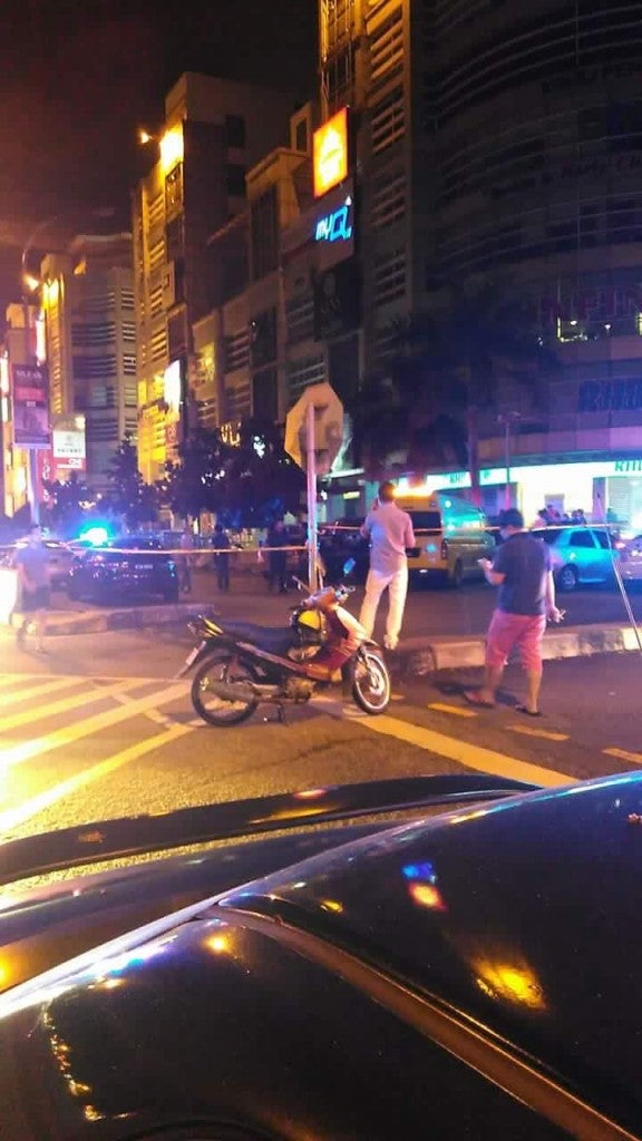 Petrol Bombs Thrown In Puchong, At Least 6 Injured - World Of Buzz 4