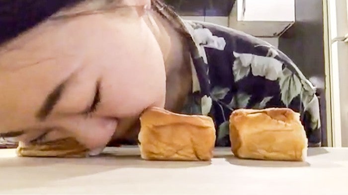 Woman Becomes Instagram Famous, Makes Hundreds Of Dollars For Squishing Her Face Onto Bread - World Of Buzz