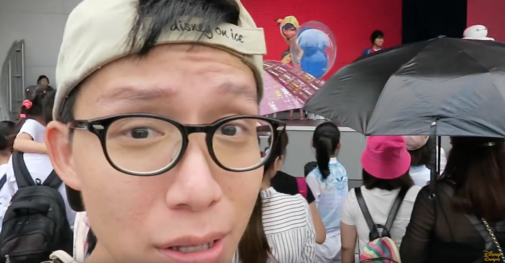 Dude Goes To Shanghai Disneyland And Vlogs His Terrible Experience - World Of Buzz 6