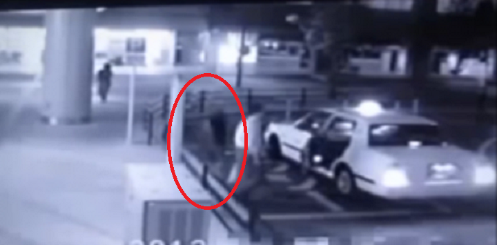 Eerie Cctv Footage Captures 'Ghost Passenger' Accompanying Man Into Taxi - World Of Buzz 4