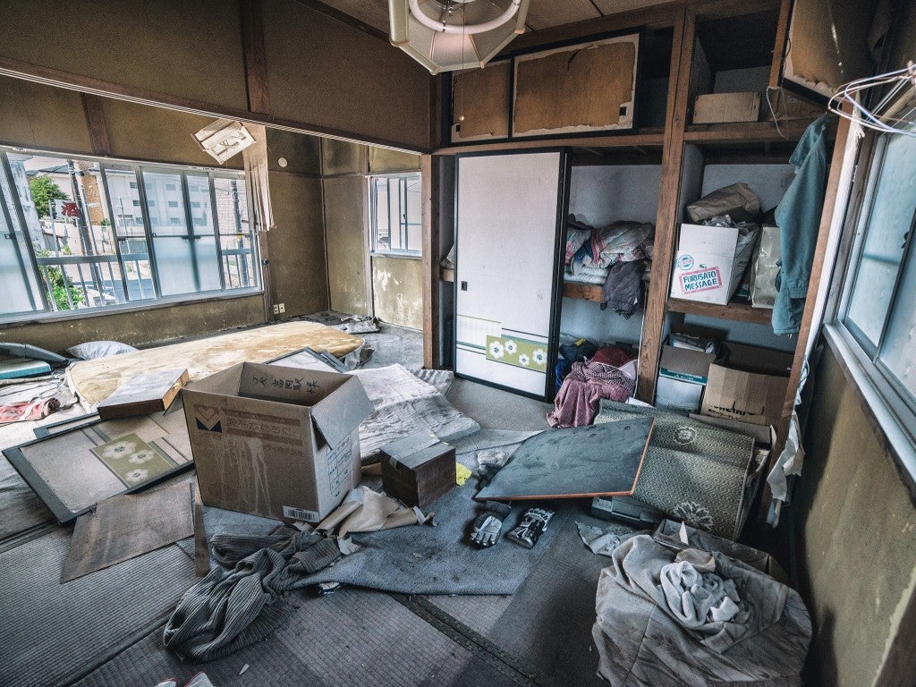 Malaysian Sneaks into Fukushima Exclusion Zone And Captures The Eerie Ghost Town - World Of Buzz 13