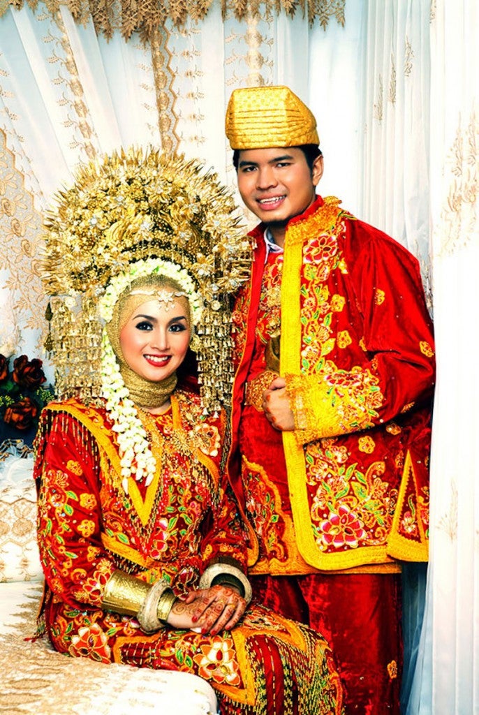 Wedding Outfits In Different Countries In Asia - World Of Buzz 11