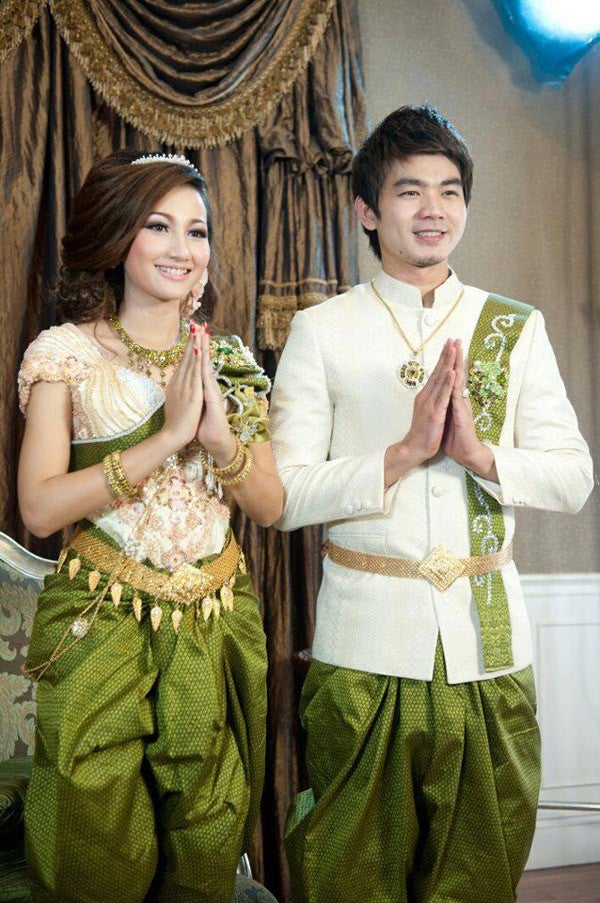 Wedding Outfits In Different Countries In Asia - World Of Buzz 4