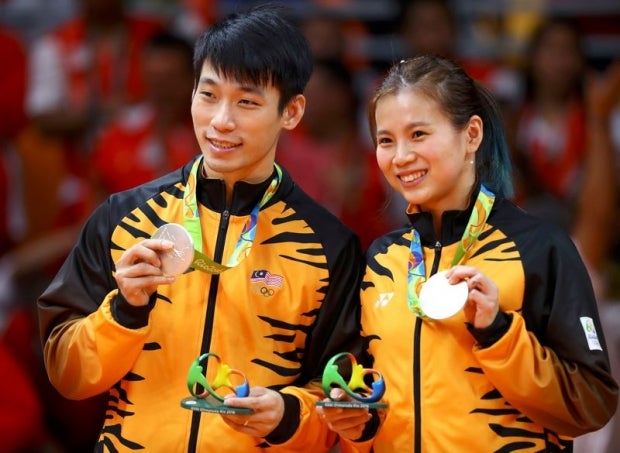 Buildings come alive with resounding cheers as Malaysia's Badminton team battles in Rio - World Of Buzz 6