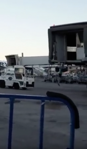 Guy Determined Not To Miss Flight Parkours Over Departure Gate and Runs Across Airport Tarmac - World Of Buzz 5