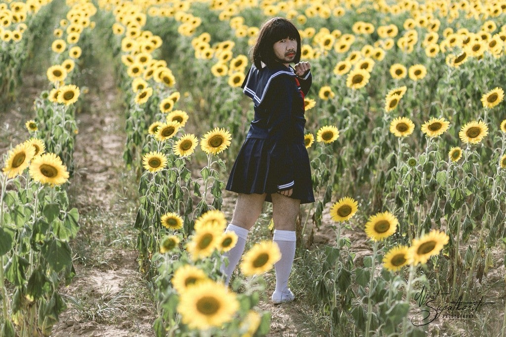 'Japanese Girl In Sunflower Field' Has The Internet Is Going Wild And It's Hilariously Amazing! - World Of Buzz