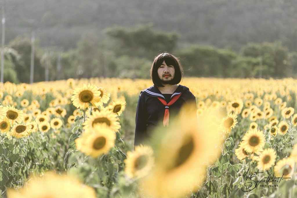 'Japanese Girl In Sunflower Field' Has The Internet Is Going Wild And It's Hilariously Amazing! - World Of Buzz 4