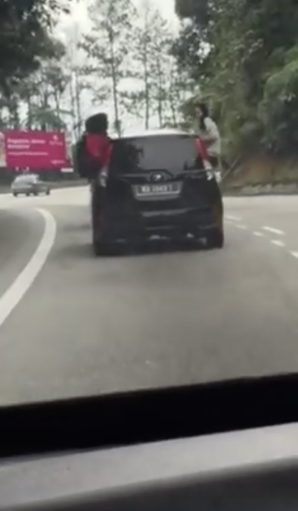 Malaysian Netizens In Disbelief As 4 Girls Literally Hang Out Of Car Window - World Of Buzz 3