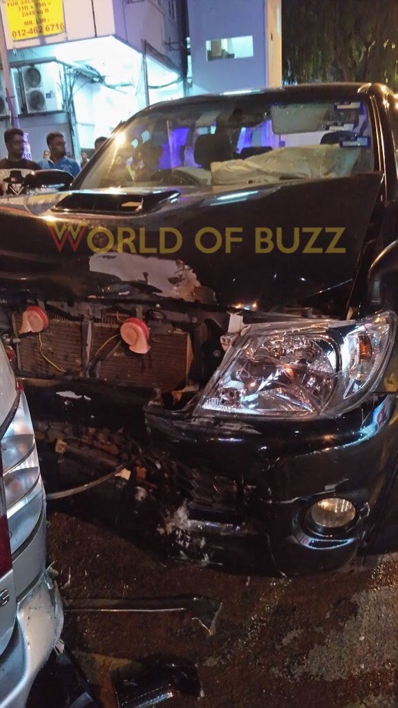 Serious Car Accident In Bangsar Causes 6 Vehicles To Be Severely Damaged - World Of Buzz 6