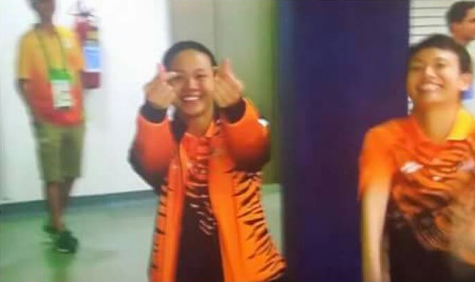Some Malaysians Were Angry Over Malaysian Olympic Diver for Displaying 'Money' Hand Gesture - World Of Buzz