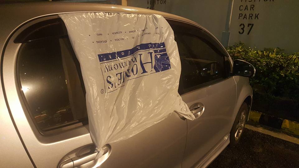 Thief Smashed Myvi Window Just To Steal Laundry, Left Smart Tag And Ipad Behind - World Of Buzz 4