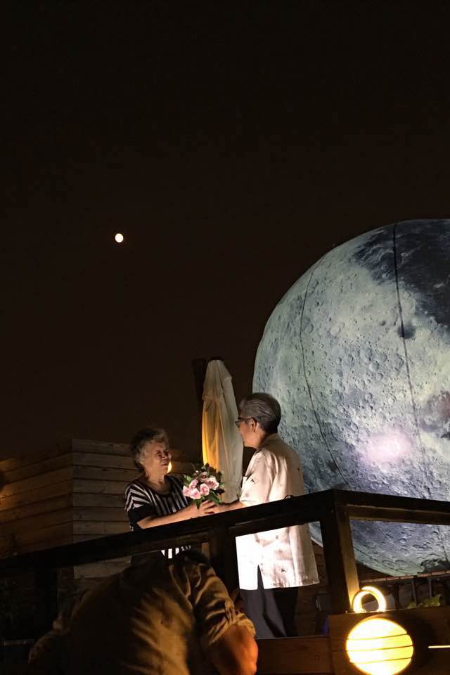 Chinese Grandfather Brought The Moon For His Wife As He Promised - World Of Buzz 4