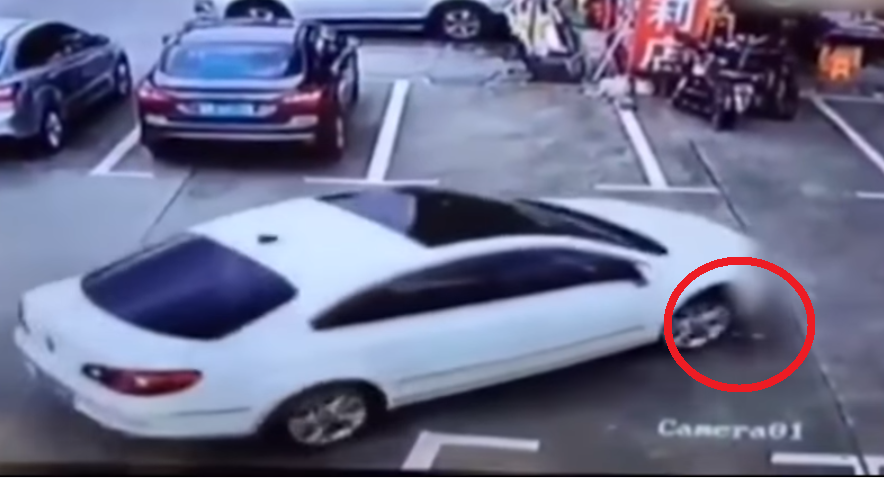 Chinese Woman Uses Phone Whilst Driving, Accidentally Runs Over Three Kids - World Of Buzz 1