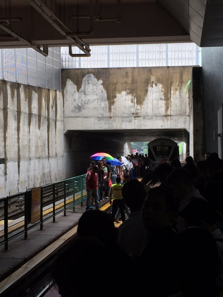 Delay In Evacuation During Lrt Breakdown Leads People To Question Existence Of Standard Operation Procedure - World Of Buzz 1