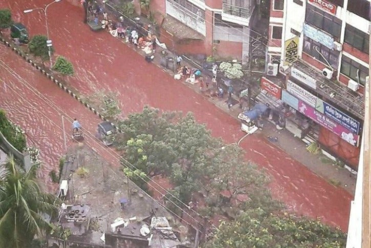 Disgusting River Of Blood Flows Through Dhaka Streets, It Will Make You Want To Puke - World Of Buzz 2