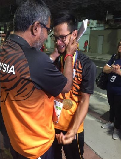 Malaysian Paralympic Gold Medalists Singing 'Negaraku' Will Break Your Heart - World Of Buzz 1