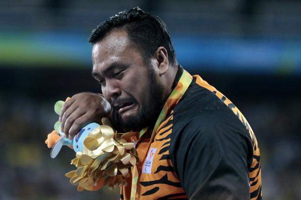 Malaysian Paralympic Gold Medalists Singing 'Negaraku' Will Break Your Heart - World Of Buzz 2