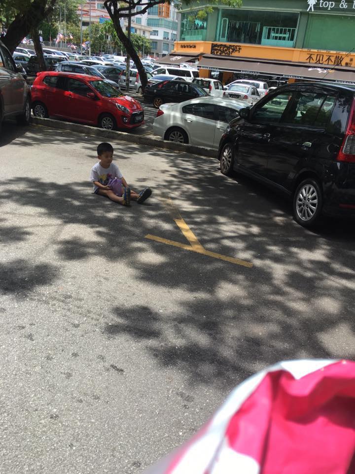 Mother Leaves Son Sitting On Road, The Reason Will Make Your Blood Boil - World Of Buzz 1