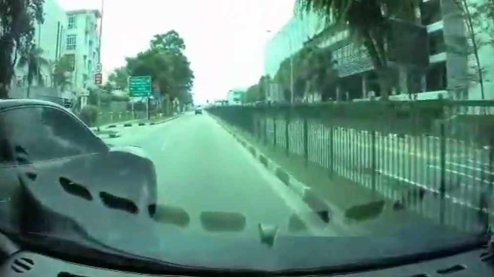 Porsche Driver In The Wrong But Still Dared To Blame The Innocent Driver - World Of Buzz 4