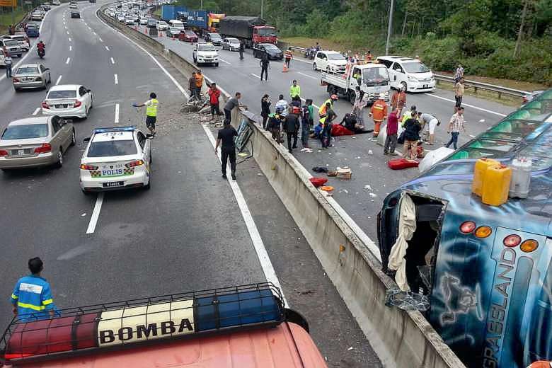 They Were Bus Crash Victims In Genting But That Didn't Stop Passerby's From Stealing Their Valuables - World Of Buzz 3