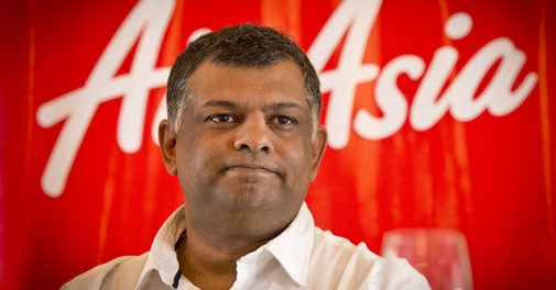 Tony Fernandes Steps In And Apologises To Angry Netizens After Flight Attendant Was Forced To Lie Prostrate As An Apology To Passenger - World Of Buzz 3