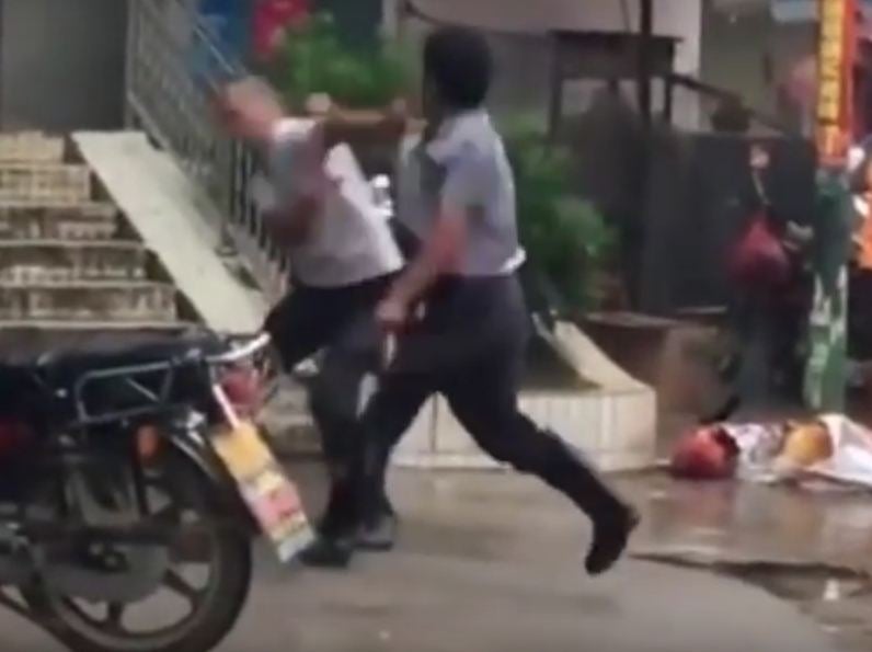 World's Most Pariah Kung Fu Battle Goes Viral [Video] - World Of Buzz 2