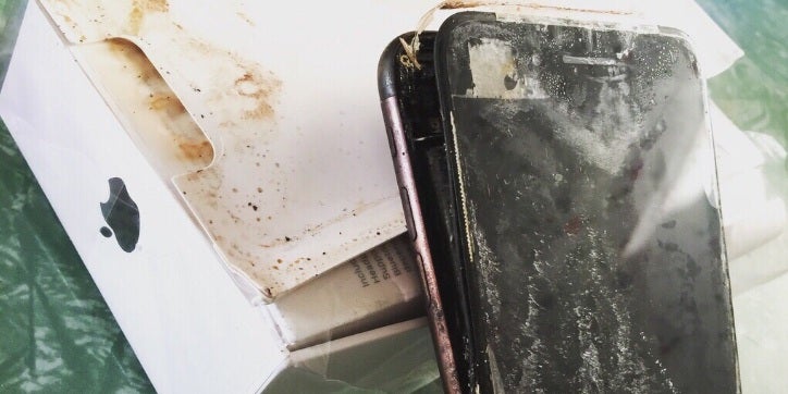 Apple'S Iphone 7 Is Going The Way Of The Note 7. Reports Show It'S Exploding Too. - World Of Buzz 3