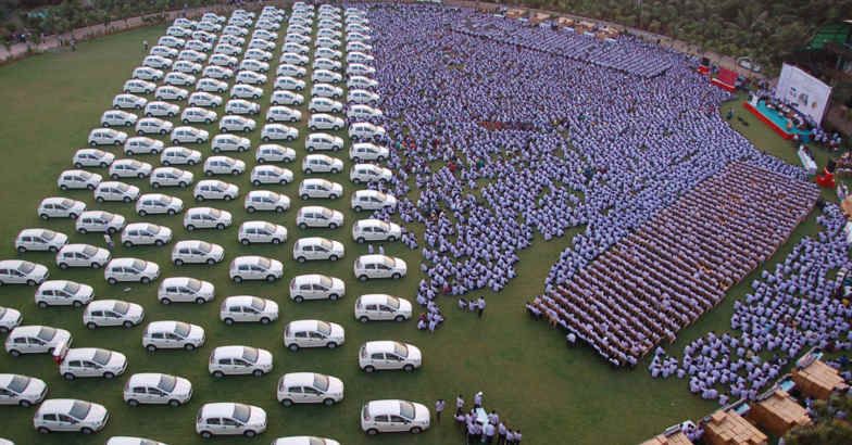 Billionaire Gives Cars And Houses To His Employees As Diwali Gifts - World Of Buzz