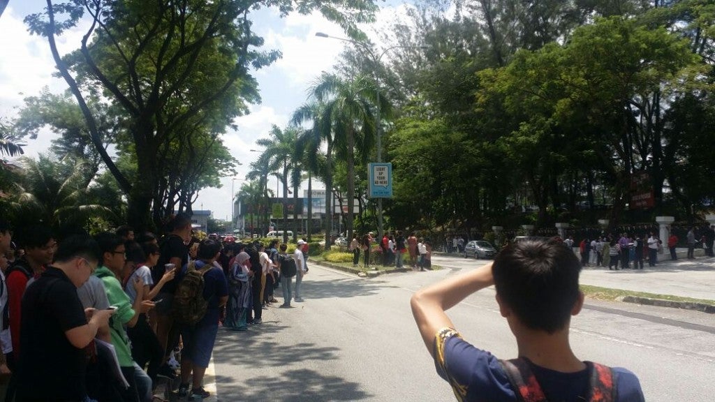 BREAKING: Bomb Threat Detected In Malaysian University - World Of Buzz 1