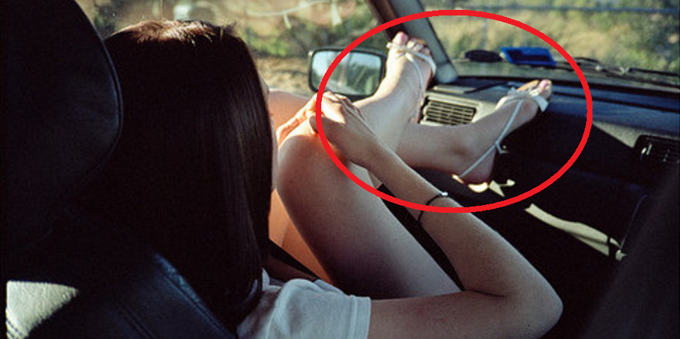 If You Like To Sit Like This In The Car, You Need To Stop Now - World Of Buzz 4
