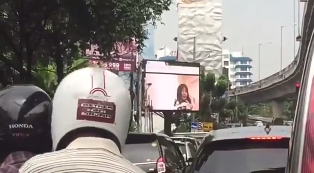 Japanese Porn Broadcasted On Jakarta Led Video Screen Causes Massive Traffic Jam - World Of Buzz 3