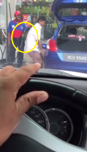 Malaysian Male Looks Like He's Humping His Car But He's Actually... - World Of Buzz 3