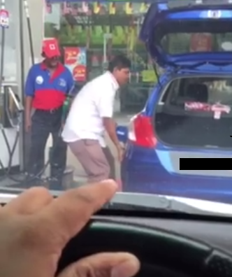 Malaysian Male Looks Like He's Humping His Car But He's Actually... - World Of Buzz 5