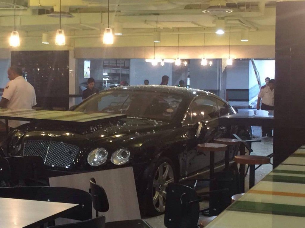 Man Accidentally Crashes His Bentley Into Food Court In Bukit Damansara - World Of Buzz 2