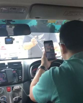 Penang Airport Limo Drivers Block Uber Driver And Tries To Steal His Passengers! - World Of Buzz 1