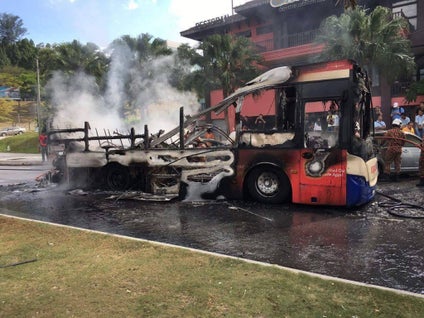 Rapid Kl Bus Horrifyingly Engulfed In Flames In Wangsa Maju - World Of Buzz 1