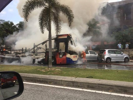 Rapid Kl Bus Horrifyingly Engulfed In Flames In Wangsa Maju - World Of Buzz 4