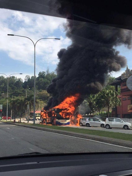Rapid Kl Bus Horrifyingly Engulfed In Flames In Wangsa Maju - World Of Buzz