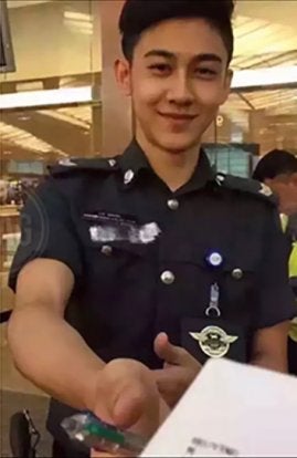 WANTED person: Cute Singaporean Airport Officer - World Of Buzz 4