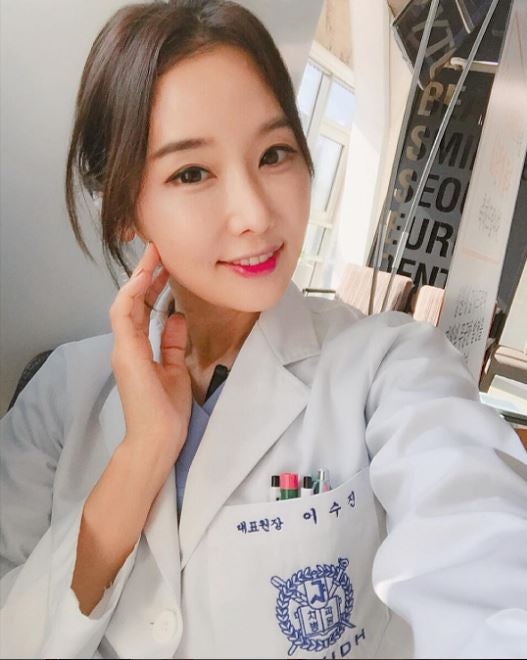 You Will Not Be Able To Guess This Korean Dentist's Age By Just Looking At Her Pictures - World Of Buzz 10