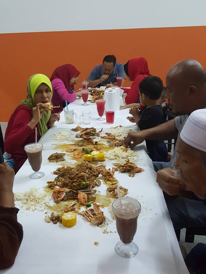4 Best Shell Out Makan Places You'll Absolutely Have To Try In Malaysia - World Of Buzz 1