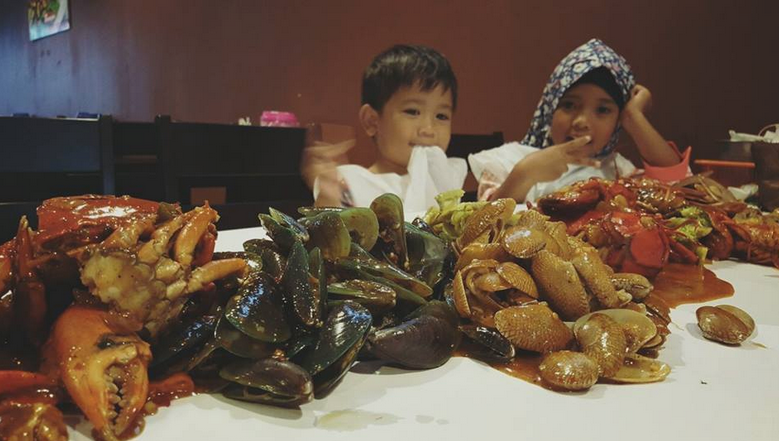 4 Best Shell Out Makan Places You'll Absolutely Have To Try In Malaysia - World Of Buzz 3