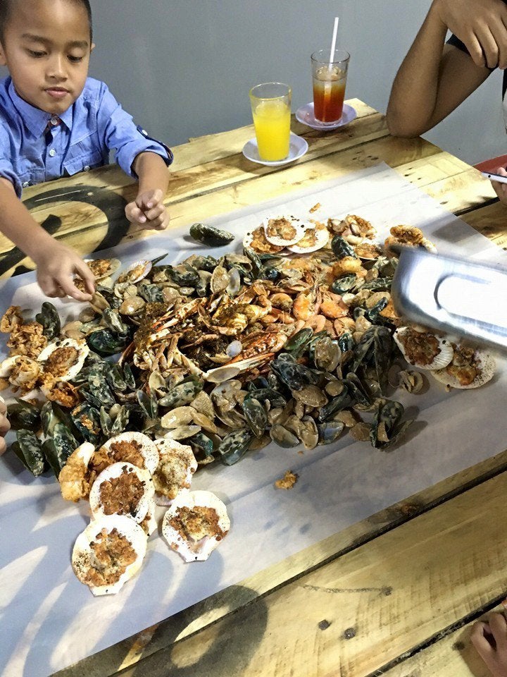 4 Best Shell Out Makan Places You'll Absolutely Have To Try In Malaysia - World Of Buzz 7