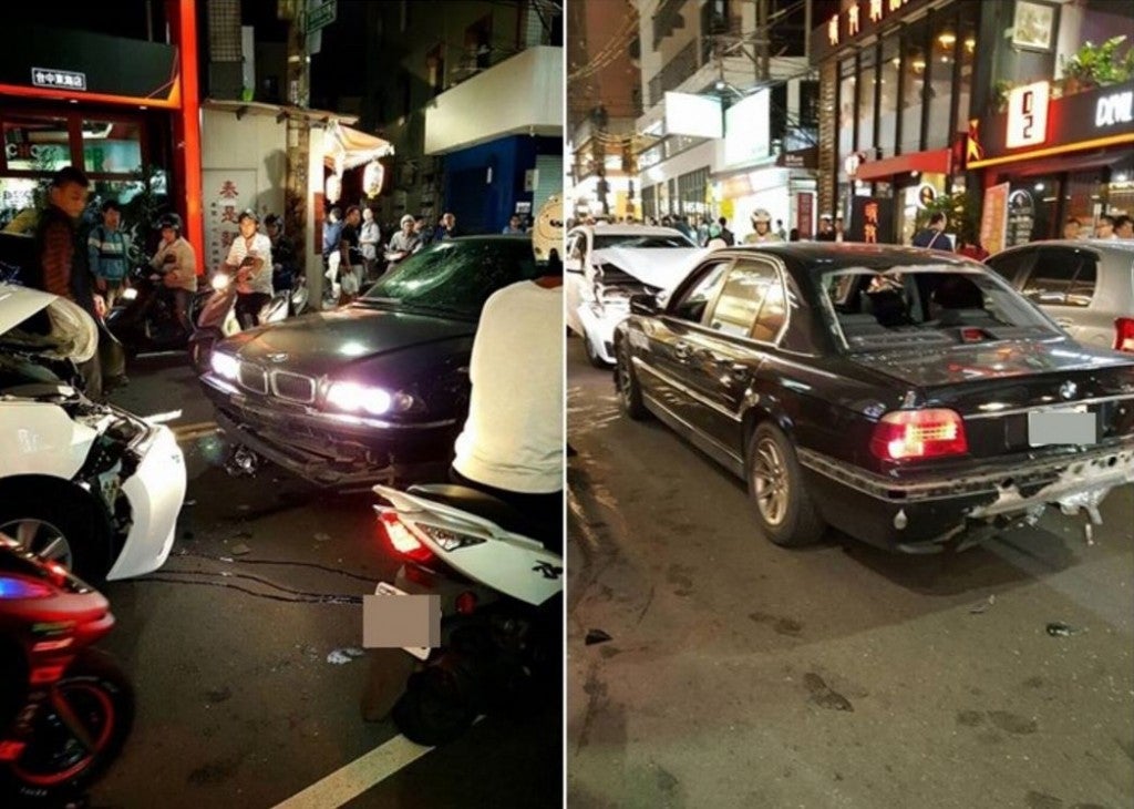 BMW 7-Series And Toyota Altis Get Into A HUGE Fight On The Streets Of Taiwan. - World Of Buzz 6